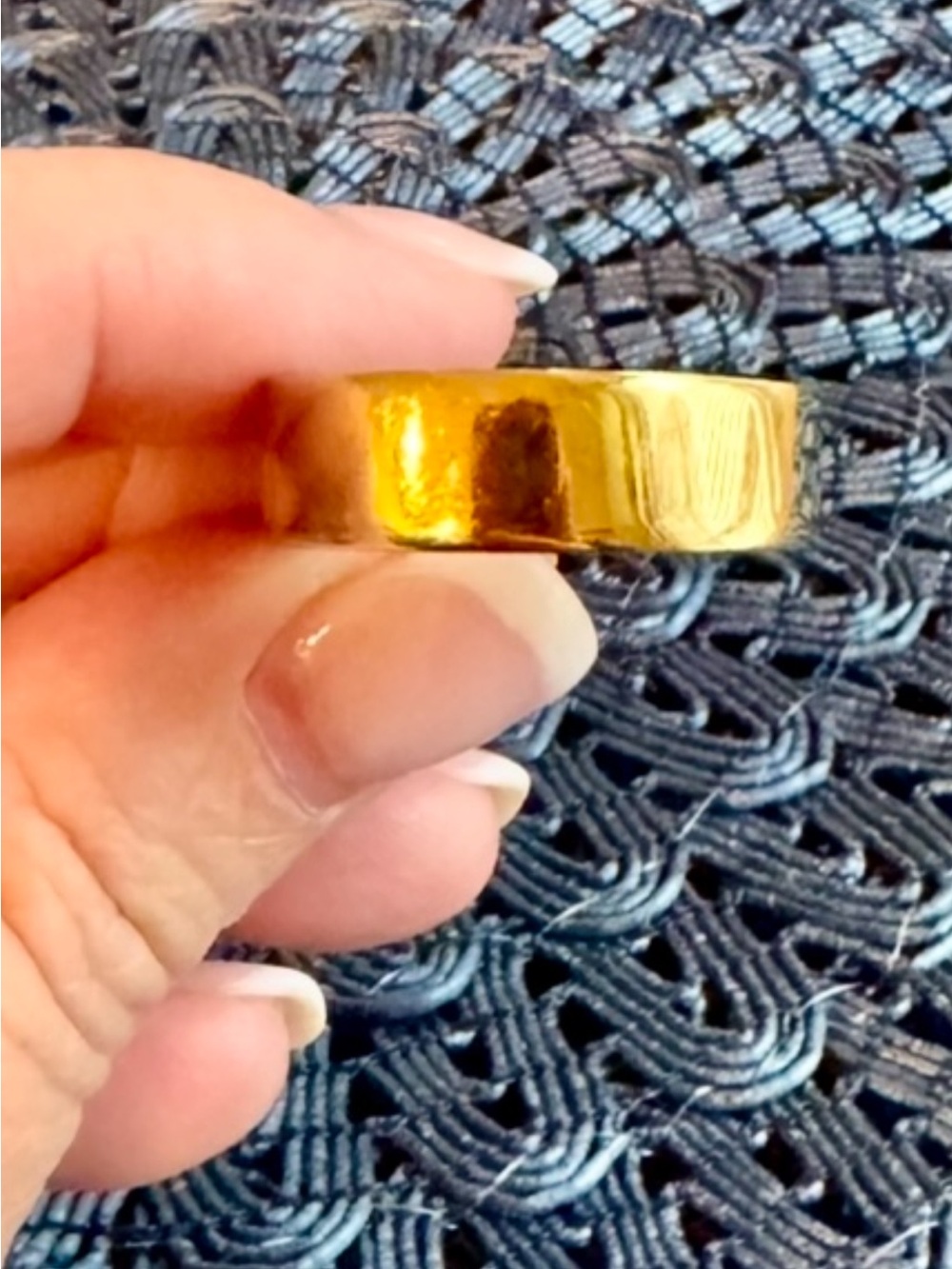 Oura Ring 4 – Gold – Size 11 - Picture 4 of 13
